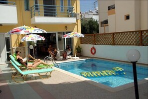 야외 수영장, 수영장 파라솔, 일광욕 의자