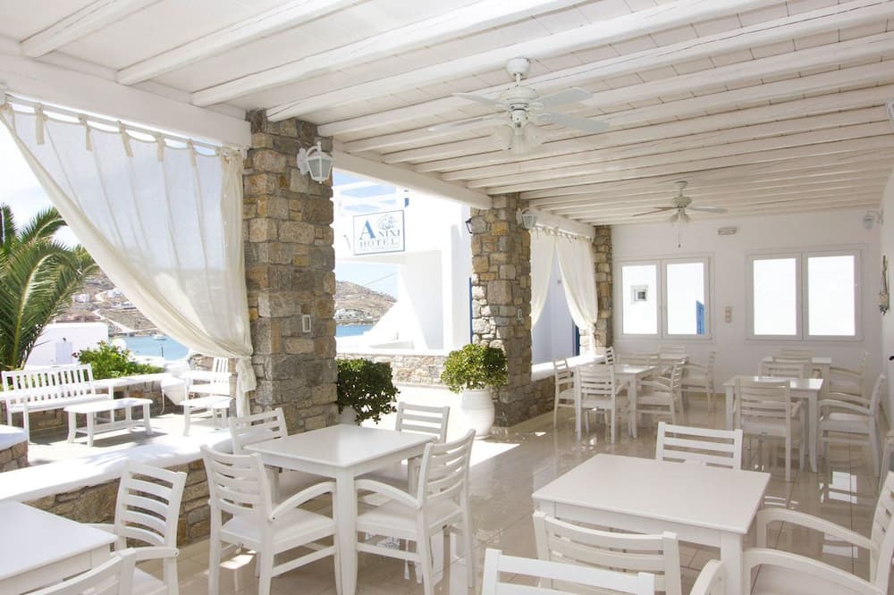 Anixi Hotel