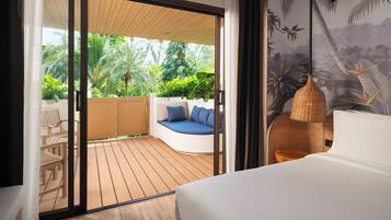 Seprai premium, brankas, meja kerja, dan ruang kerja ramah laptop