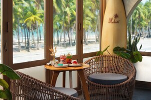 2 restaurants, spécialités Cuisine locale et internationale