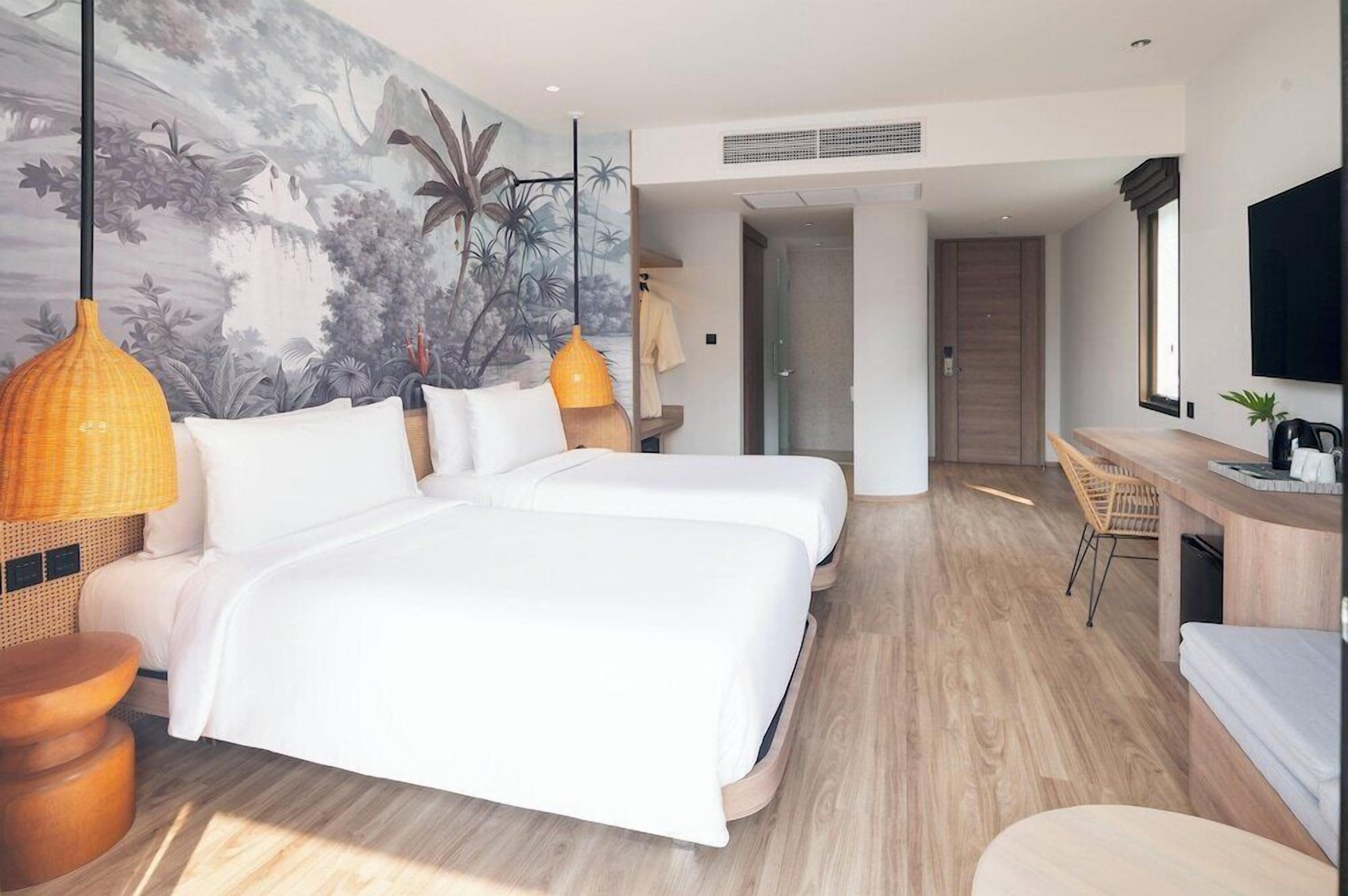 Premium bedding, in-room safe, desk, laptop workspace
