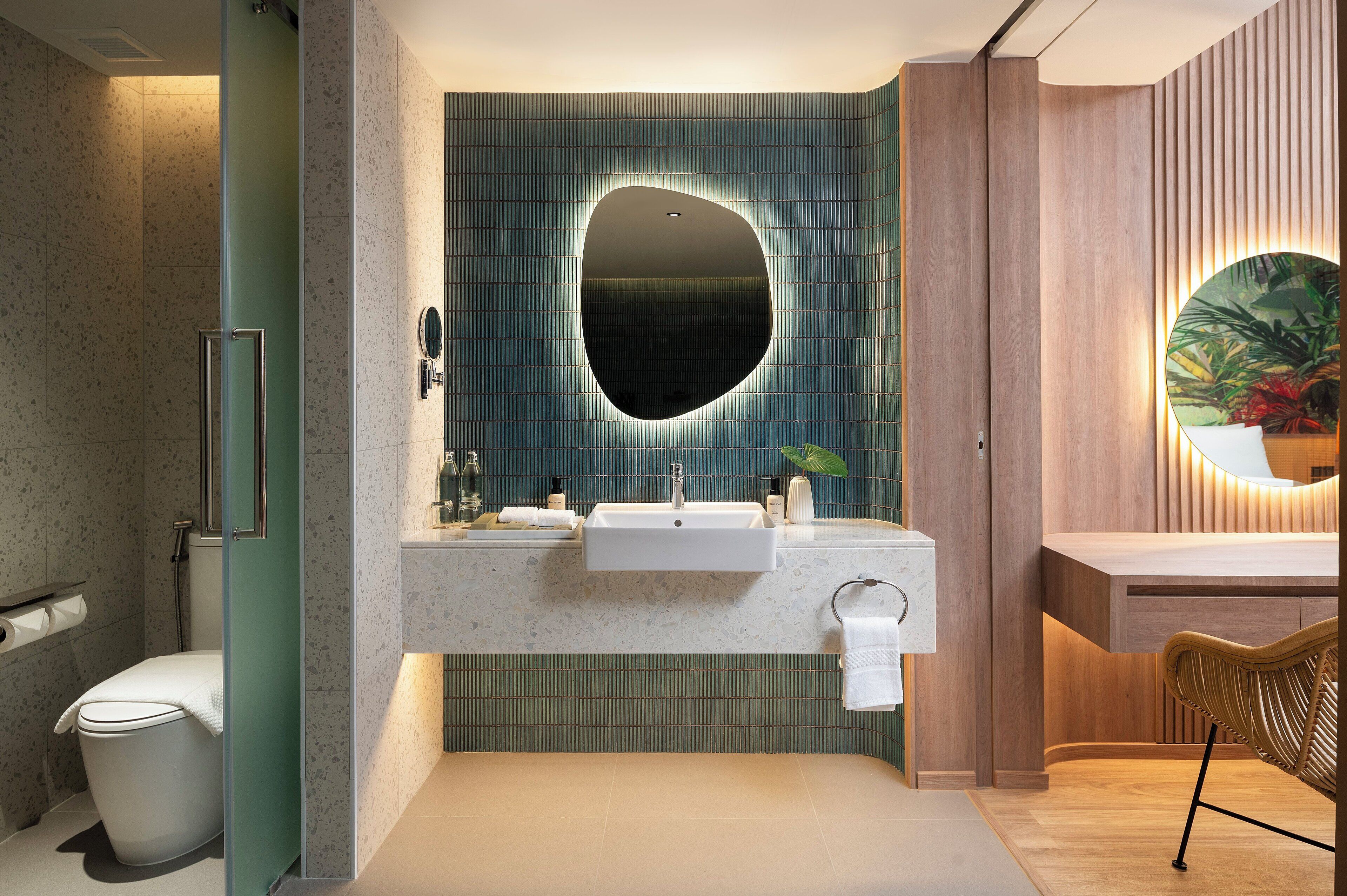 Svit (The Tide) | Sängtillbehör av högsta kvalitet och värdeförvaringsskåp på rummet