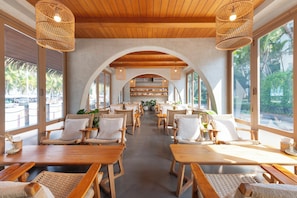 2 restaurants, breakfast, lunch served; local and international cuisine
