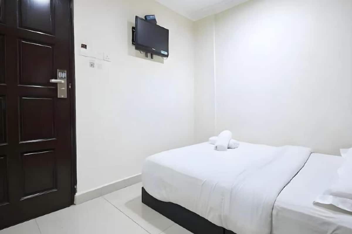 Bureau, fer et planche à repasser, Wi-Fi gratuit, draps fournis