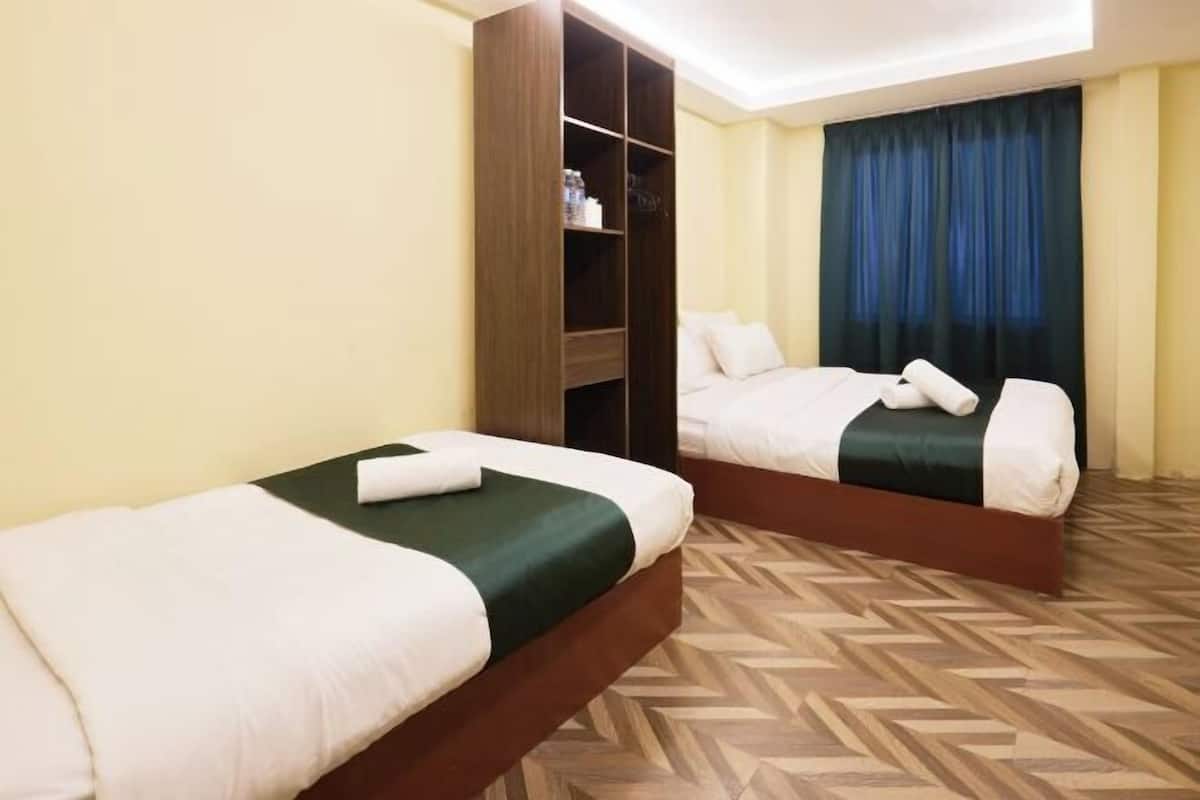 Bureau, fer et planche à repasser, Wi-Fi gratuit, draps fournis