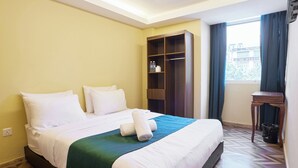 Standard Room with Window | โต๊ะทำงาน, Wi-Fi ฟรี, ผ้าปูที่นอน