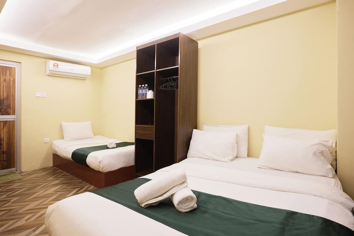 Habitación familiar | Escritorio, wifi gratis y ropa de cama 