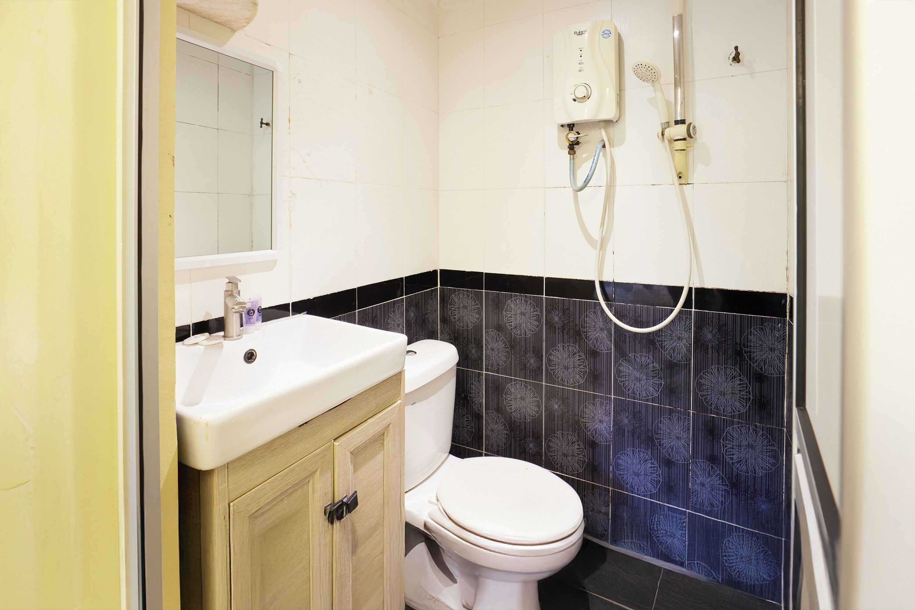 Photo - Fast Hotel Setapak Near Tunku Abdul Rahman UMT KL