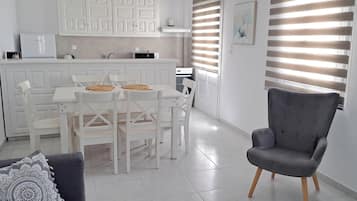 Vila, 2 kamar tidur, jet tub, pemandangan laut | Area keluarga | TV layar datar