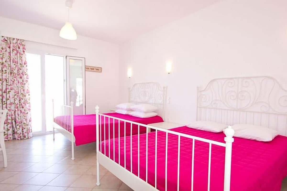 Superior Studio, Sea View (Quadruple) | WiFi (free), bed sheets