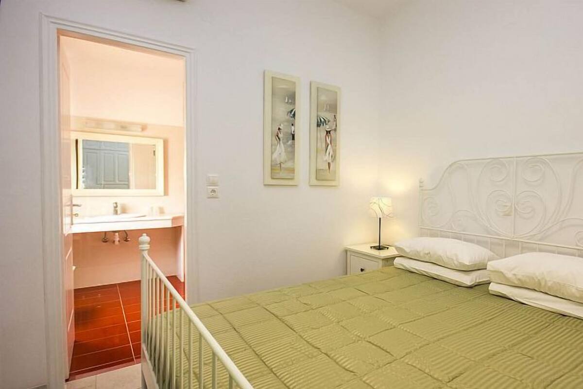 Villa, 2 Bedrooms, Jetted Tub, Sea View | WiFi (free), bed sheets