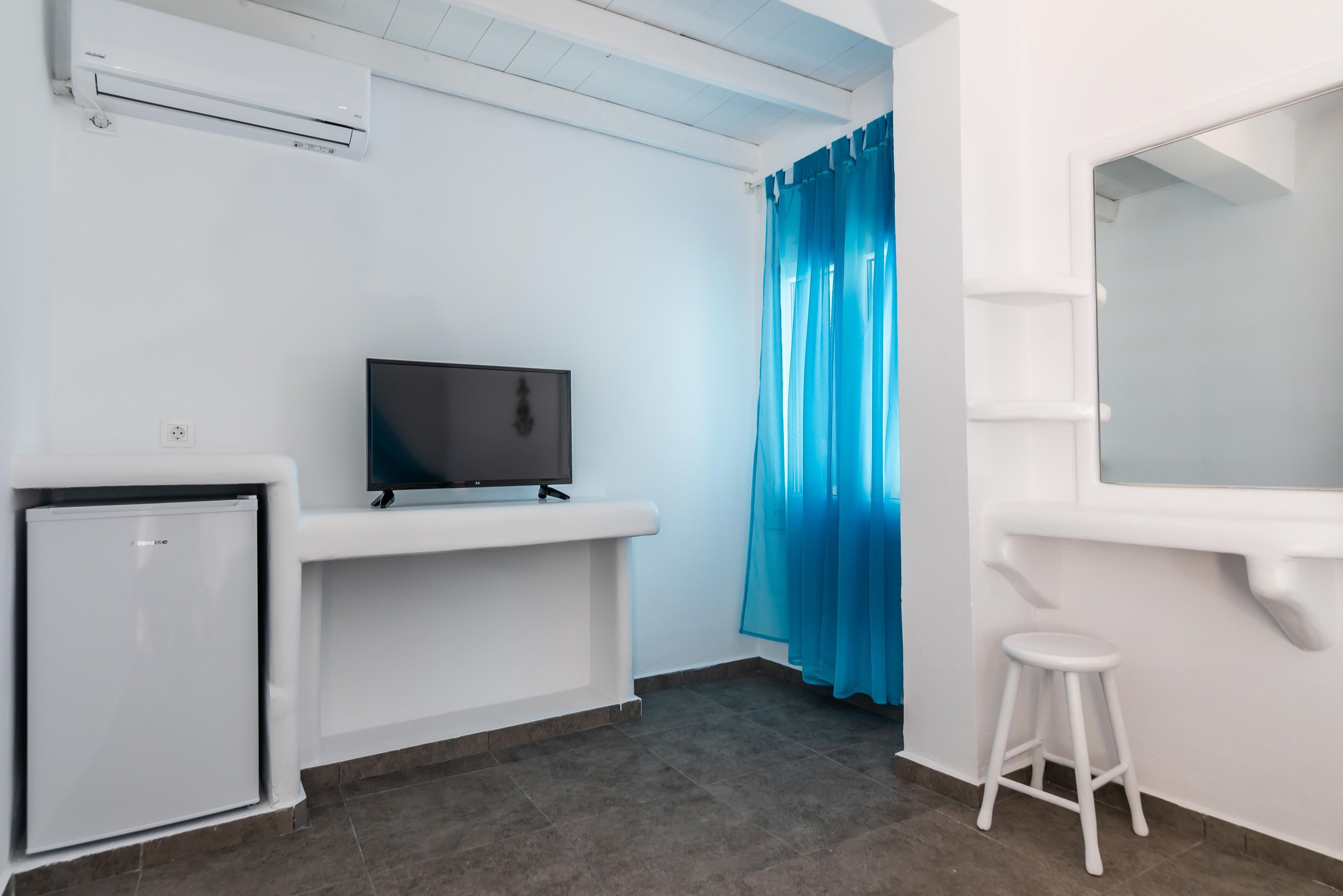 economy double room | 1 bedroom, in-room safe, iron/ironing board, free wifi