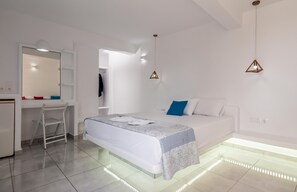 Chambre Triple | Coffres-forts dans les chambres, fer et planche à repasser