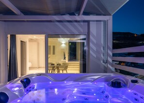 Studio, bain à remous | Coffres-forts dans les chambres, fer et planche à repasser