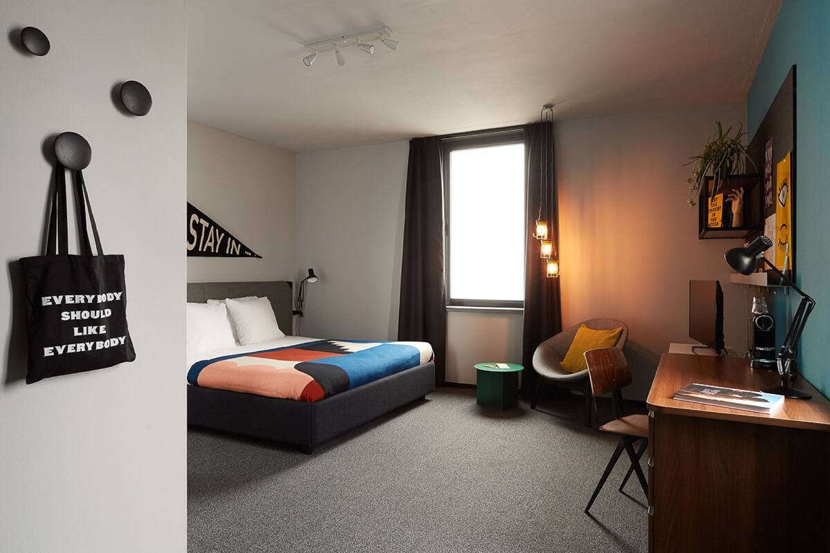 standard suite (l-suite) | 1 bedroom, desk, free wifi, bed sheets