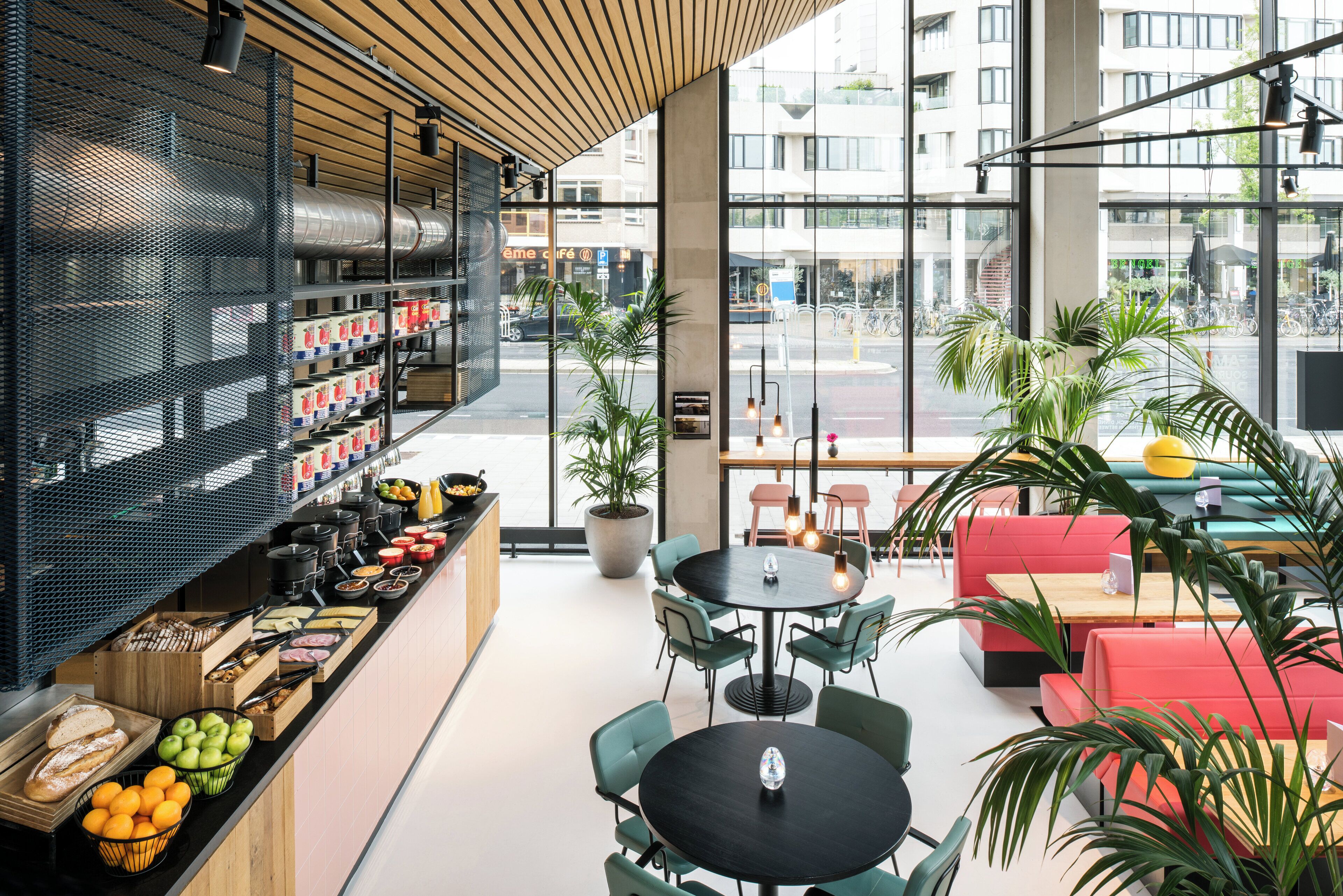 Se sirven desayunos, comidas, cenas y cocina mediterránea 