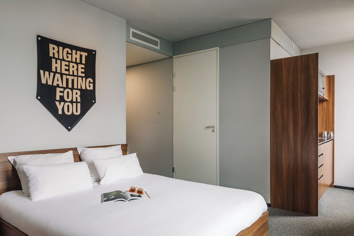 Deluxe Studio | 1 bedroom, desk, free WiFi, bed sheets