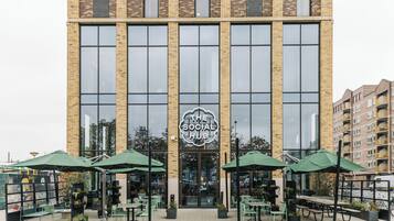 Vista frontal de la propiedad