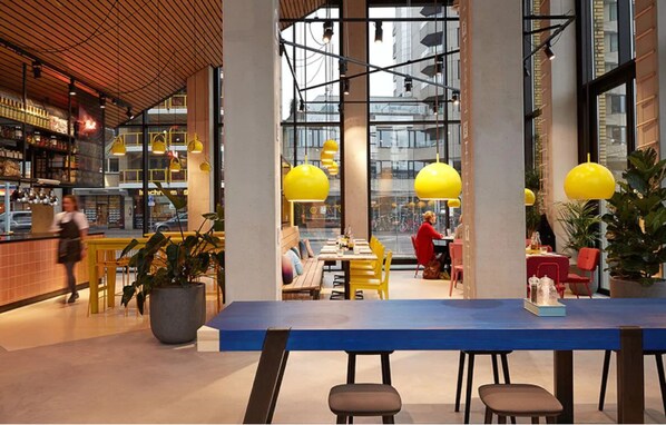 Breakfast, lunch, dinner served; Mediterranean cuisine - The Social Hub Eindhoven (Eindhoven)