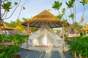 Lều phong cách cổ điển, quang cảnh bãi biển