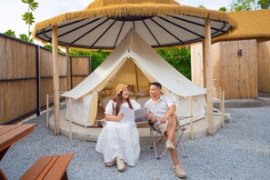 Lều phong cách cổ điển, quang cảnh bãi biển