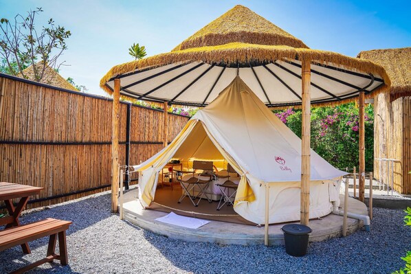Camp with Jacuzzi | Outdoor dining - Bangsaen Villa Hotel (Chonburi)