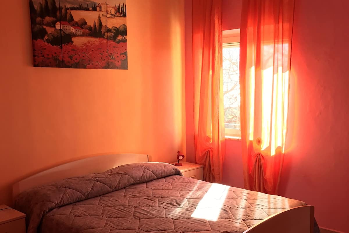 In-room safe, desk, blackout curtains, free WiFi