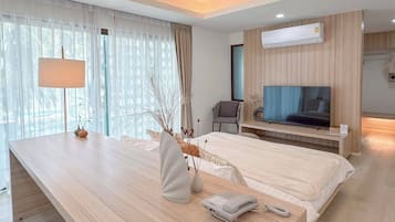 Junior Suite (The Cove) | In-room safe, desk, iron/ironing board (on request), free WiFi