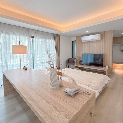 S2 Hotel