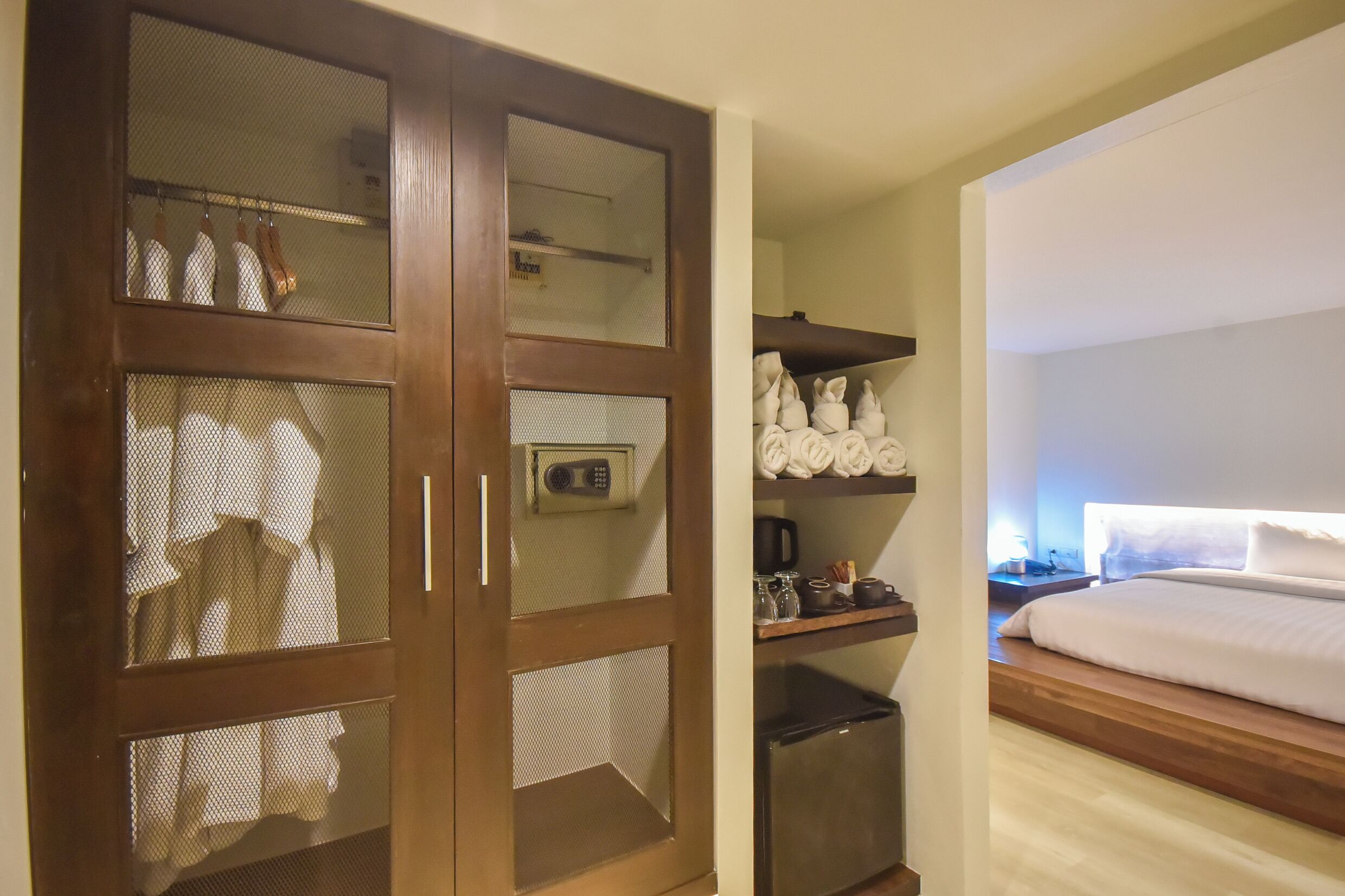 Family Studio Suite | In-room safe, desk, iron/ironing board, free WiFi