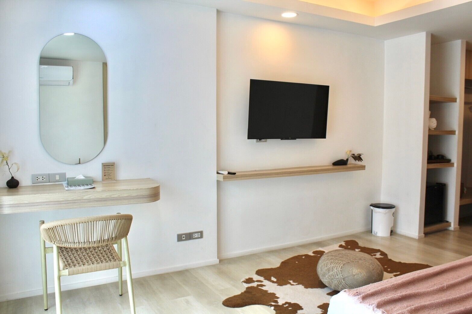 Deluxe Room, Sea View | In-room safe, desk, iron/ironing board, free WiFi