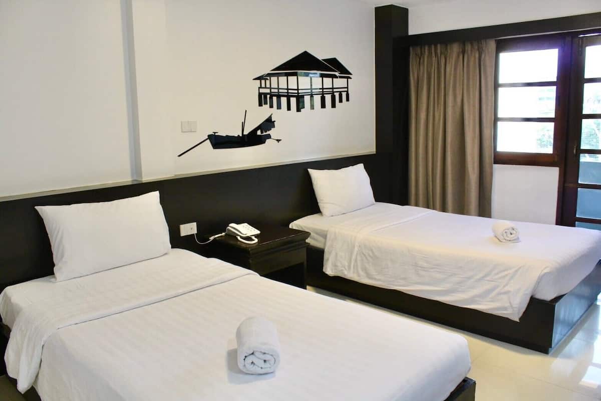 Deluxe Room | In-room safe, desk, iron/ironing board, free WiFi