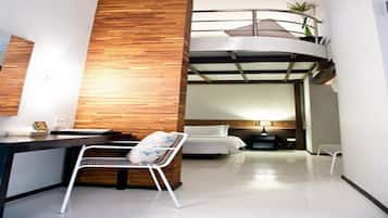 In-room safe, desk, free WiFi