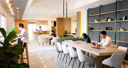 Green Life Service Apartment