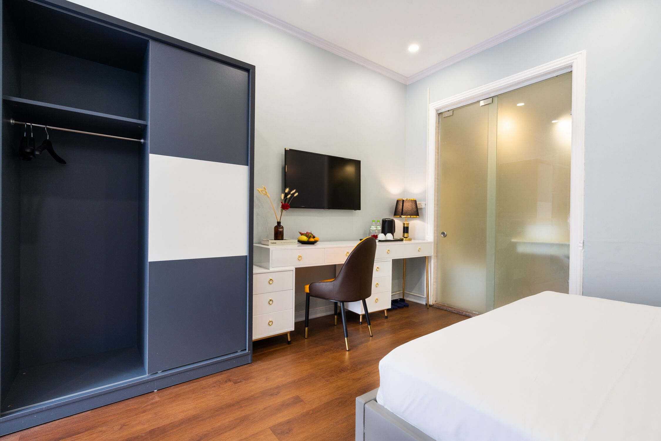 junior suite, balcony | 1 bedroom, minibar, in-room safe, desk
