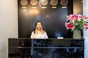 Quầy tiếp tân