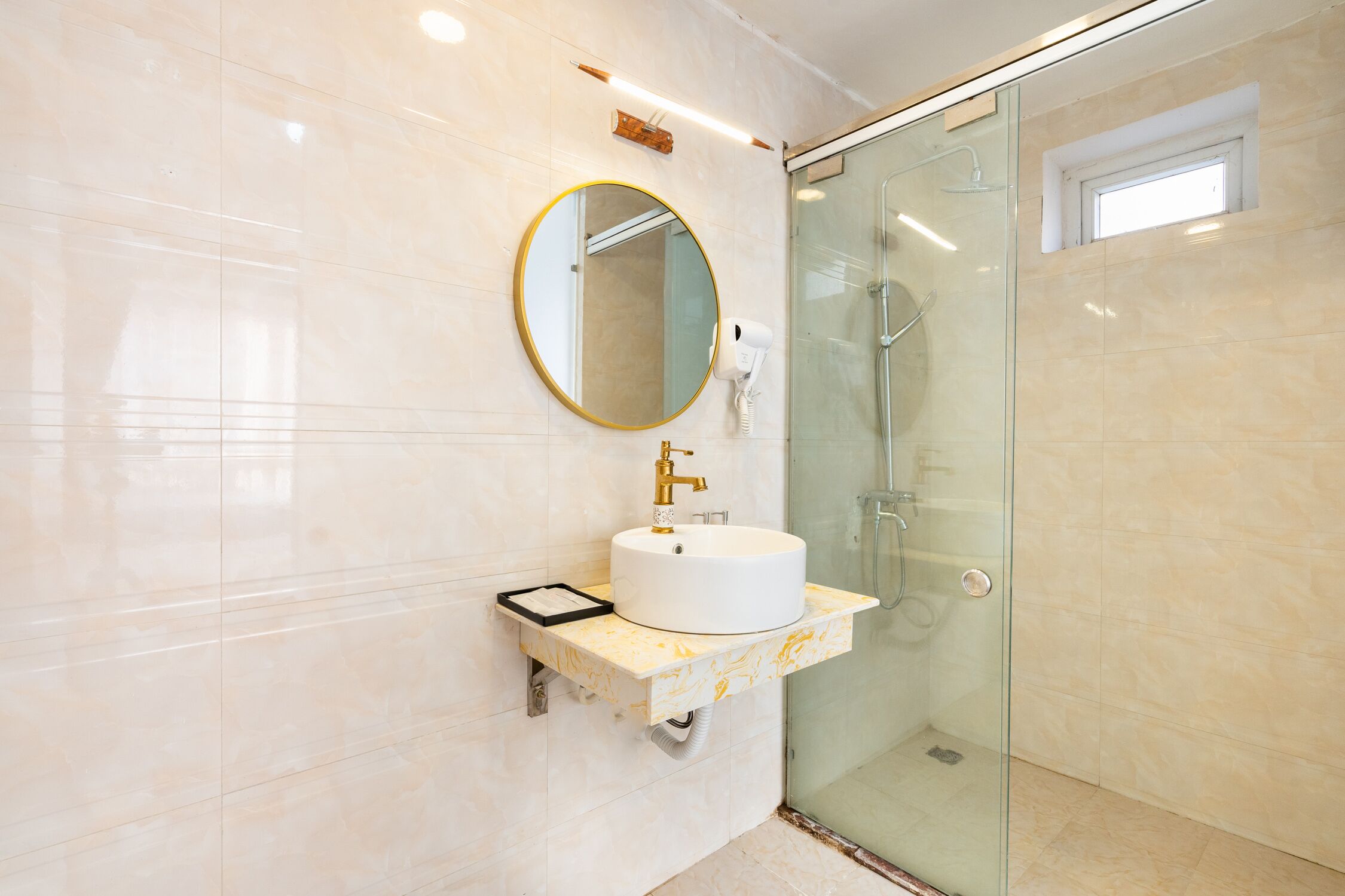 shower, free toiletries, hair dryer, slippers