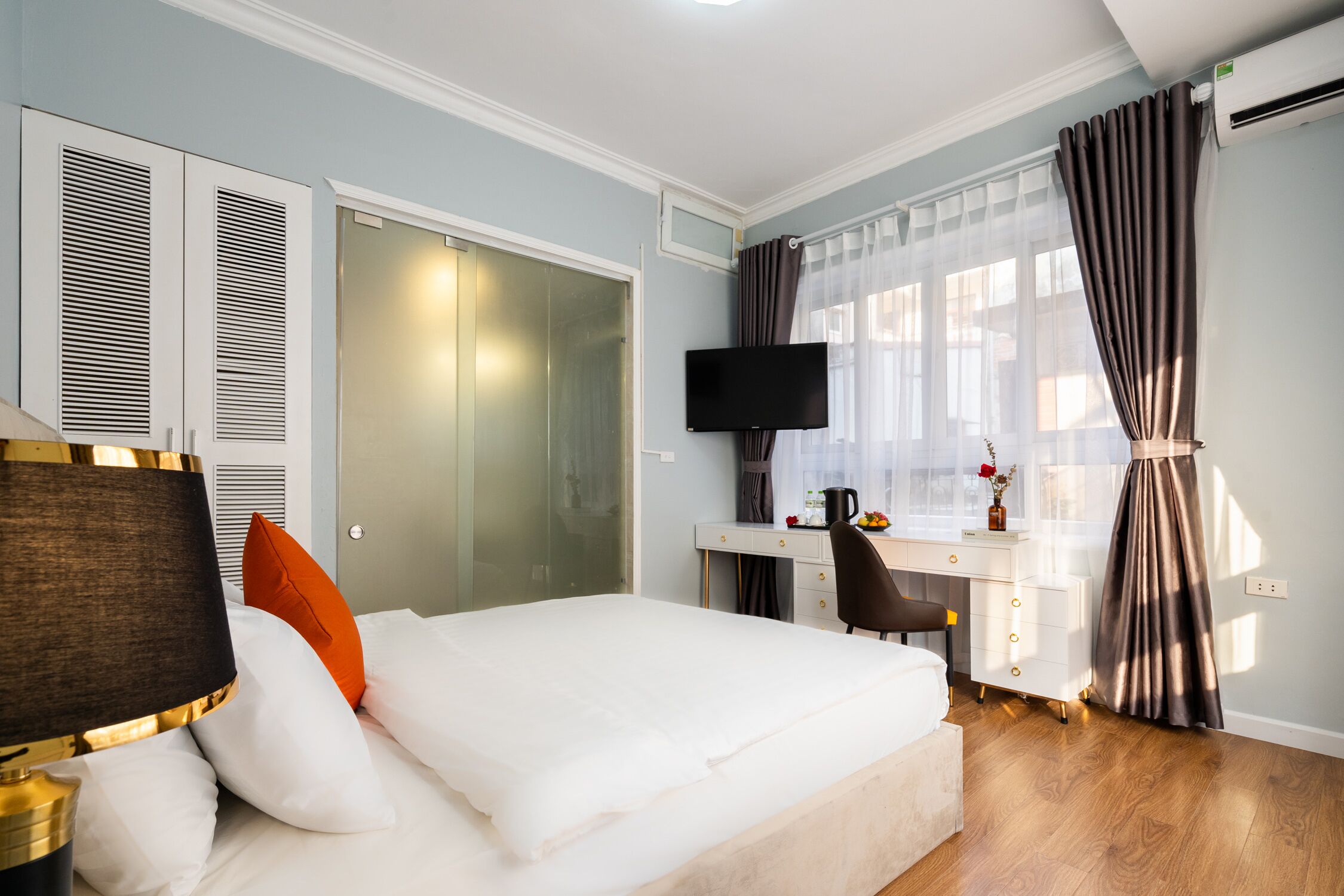 Deluxe Double Room, City View | Minibar, in-room safe, desk, blackout drapes