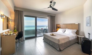 Double Room, Sea View | In-room safe, desk, soundproofing, iron/ironing board