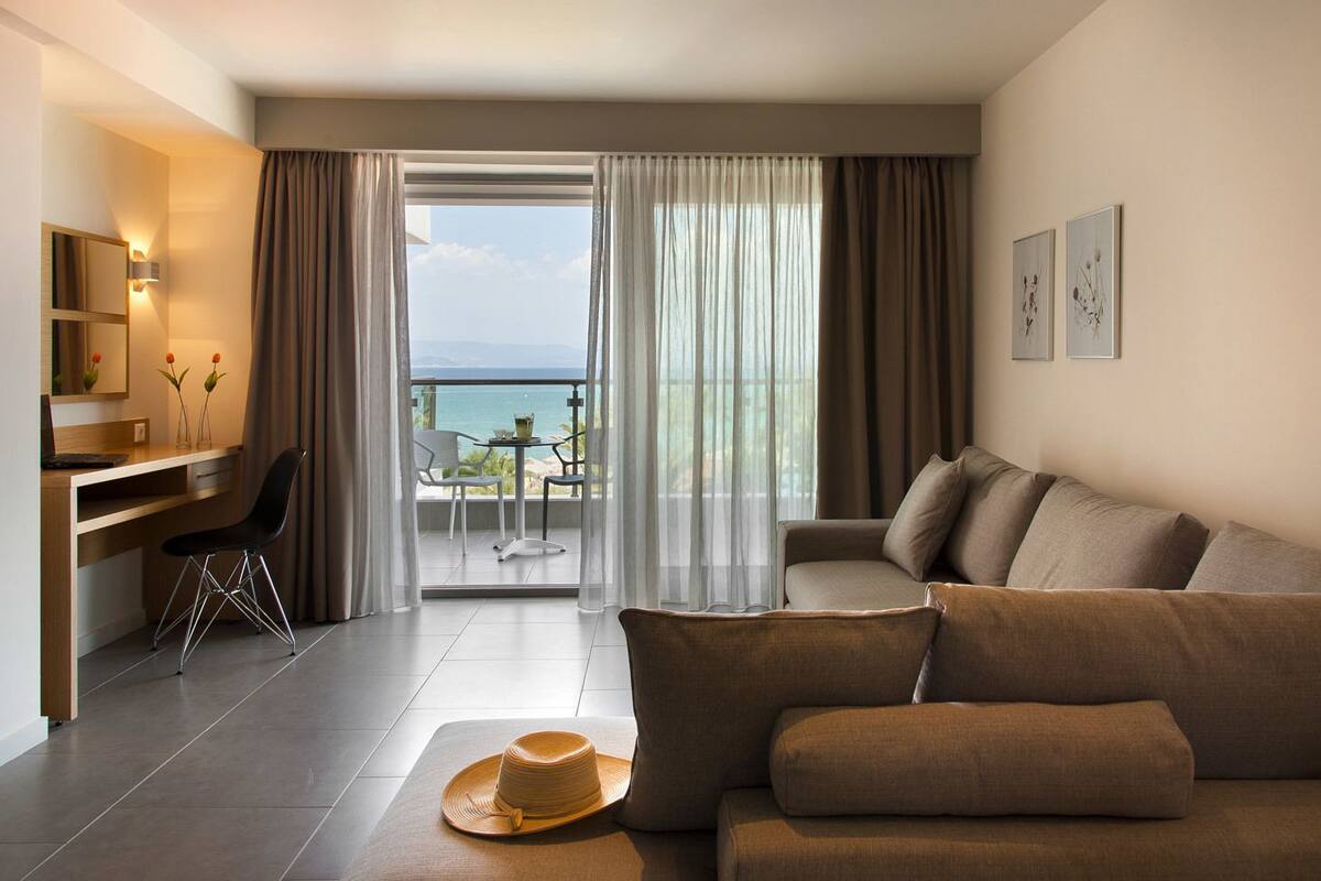 studio suite | living area | 32-inch plasma tv with satellite channels, tv