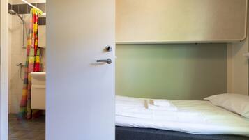 Basic Twin Room | Bathroom