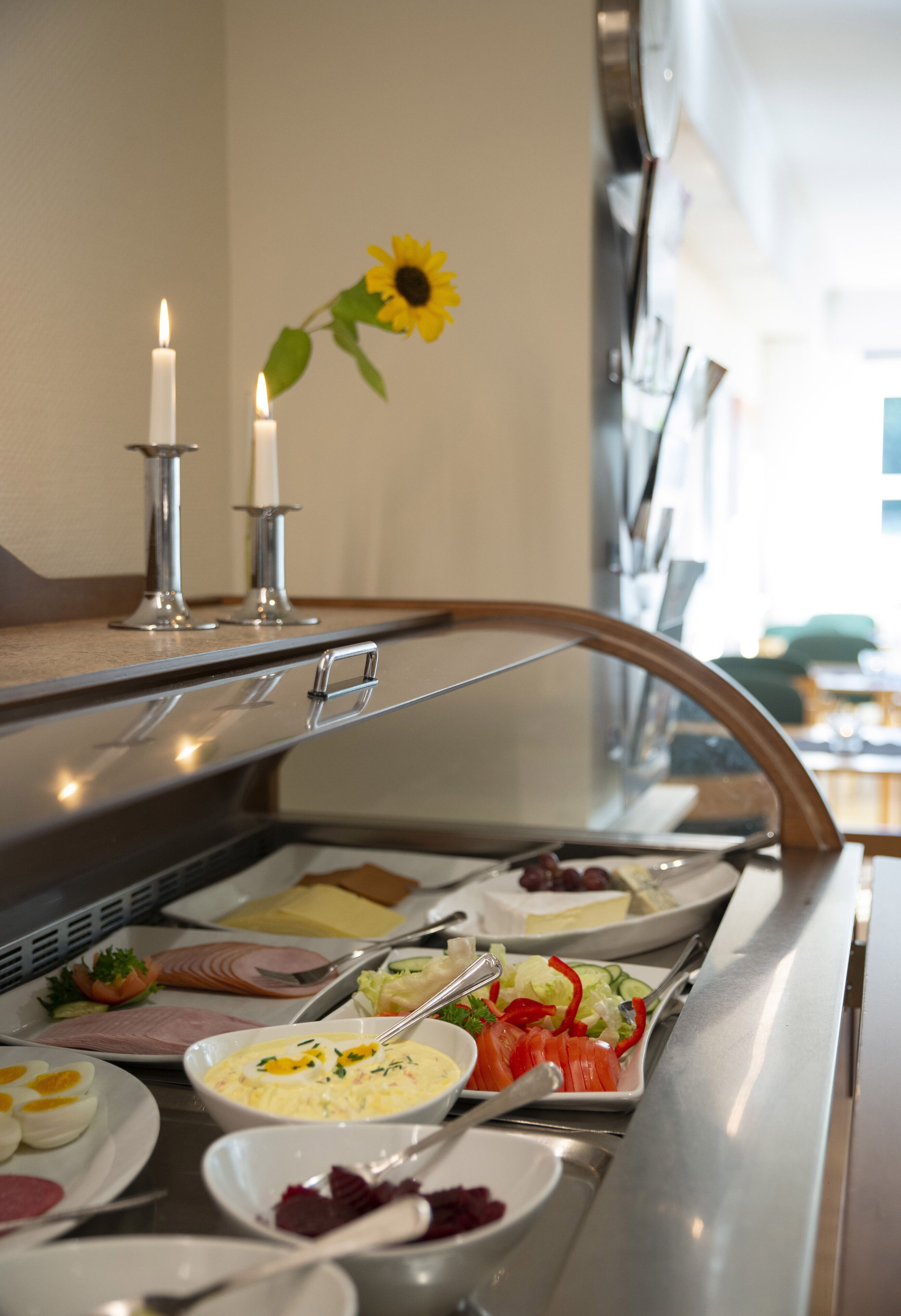 Free buffet breakfast on weekends