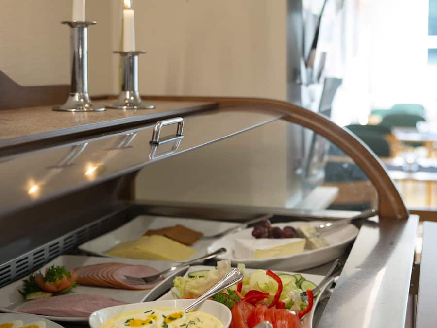 Free buffet breakfast on weekends