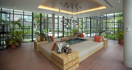 Charming Pool View by Rain Cha Am Condo