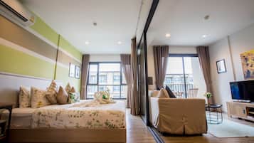 1 Bedroom Apartment, Pool View | 1 bedroom, blackout drapes, soundproofing, free WiFi