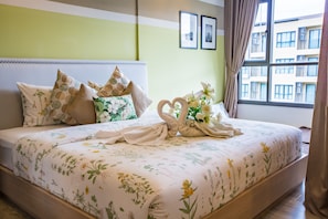 1 Bedroom Apartment, Pool View