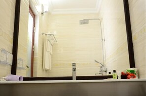 Shower, free toiletries, towels