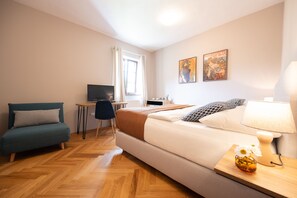 Comfort-Doppelzimmer | Schreibtisch, Verdunkelungsvorhänge, Bügeleisen/Bügelbrett