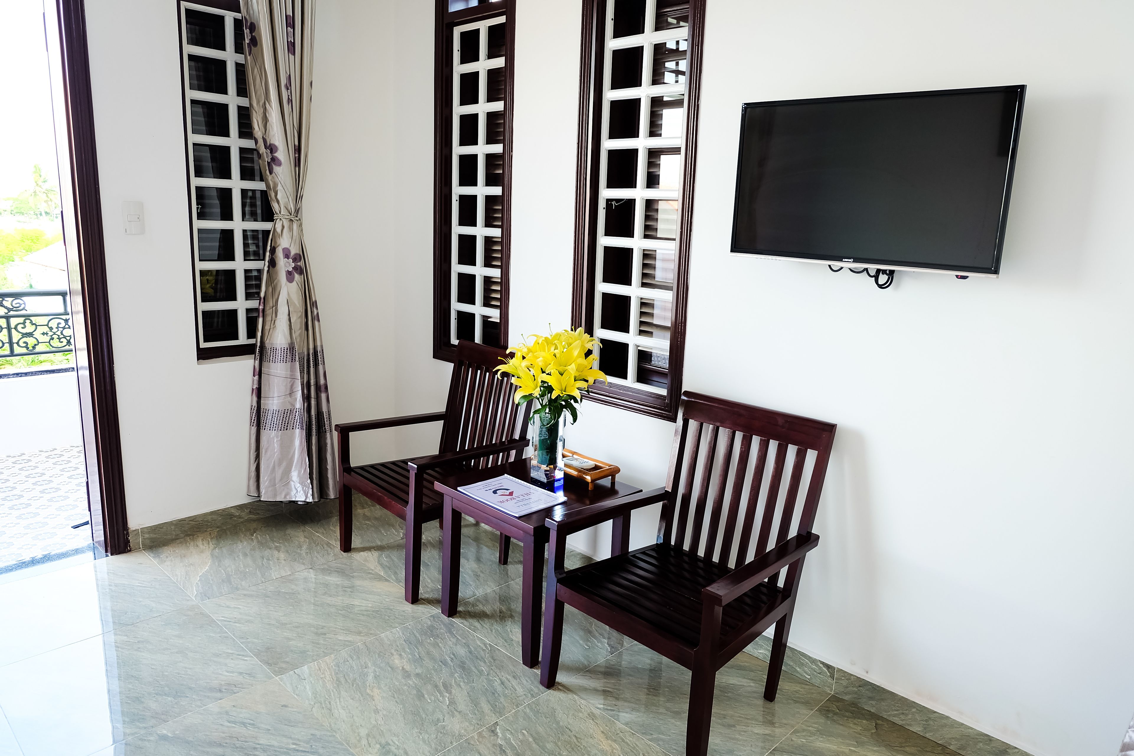 Phòng dành cho gia đình | Minibar, két bảo mật tại phòng, bàn, màn/rèm cản sáng 