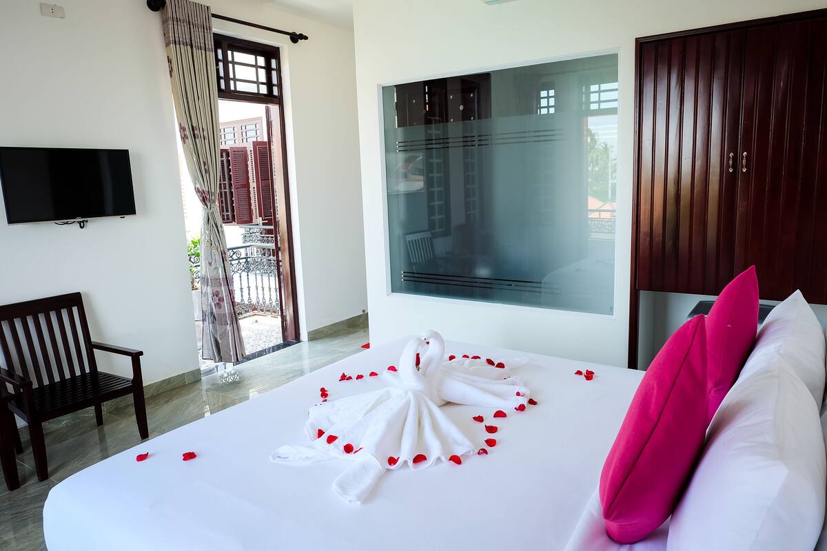 Double or Twin Room, Pool View | Minibar, in-room safe, desk, blackout drapes
